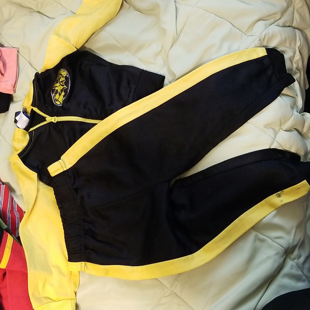 Boys 24m/2T 2 Batman outfits, and 1 superman outfit - Picture 9 of 16